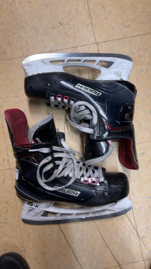 Bauer Vapor Hockey Skates Size 6.75