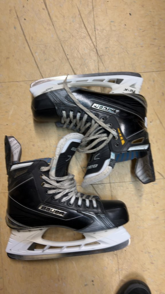 Bauer Vapor Matrix Hockey Skates Size 9