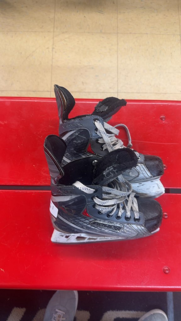 Bauer Vapor NS Hockey Skates Used Size 2.0