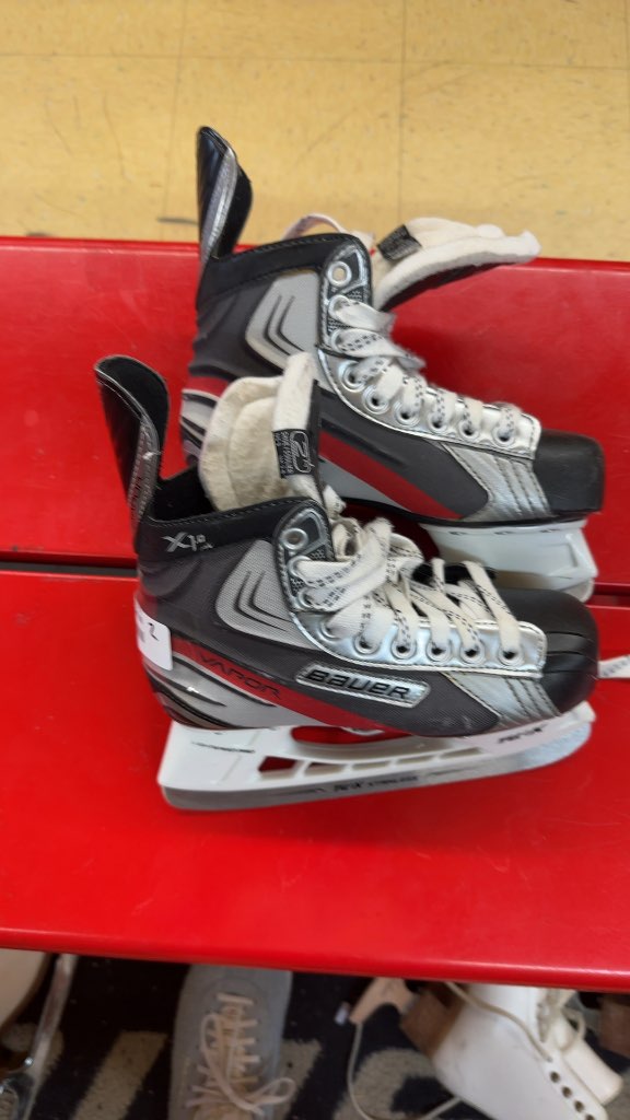 Bauer Vapor X1.0 Ice Hockey Skates Used Size 2R
