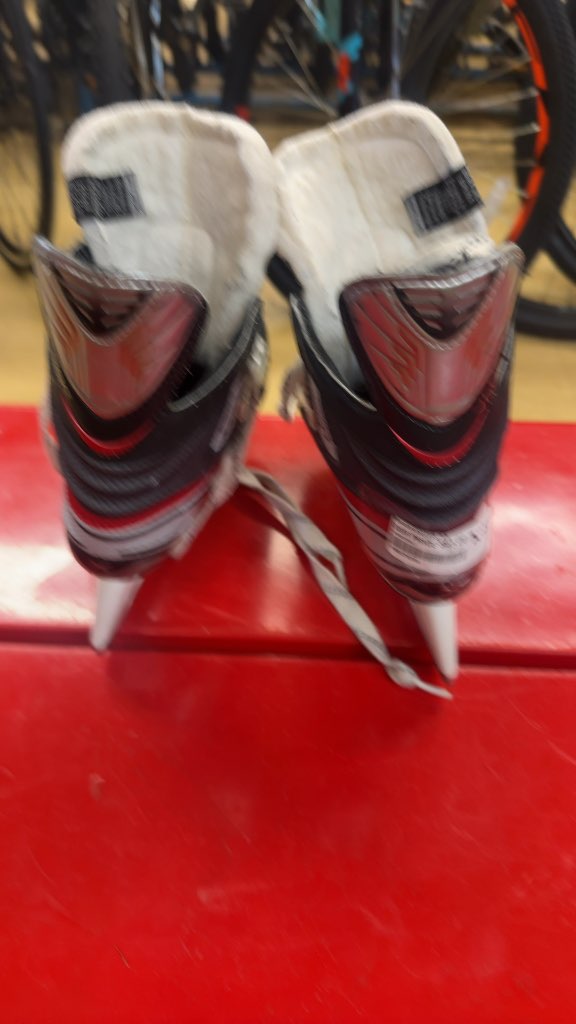 Bauer Vapor X2.0 Hockey Skates Used Size 2.5