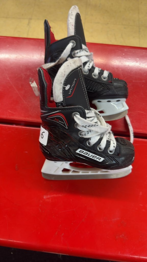 Bauer Vapor X300 Youth Hockey Skates - Size 6Y - Good Condition