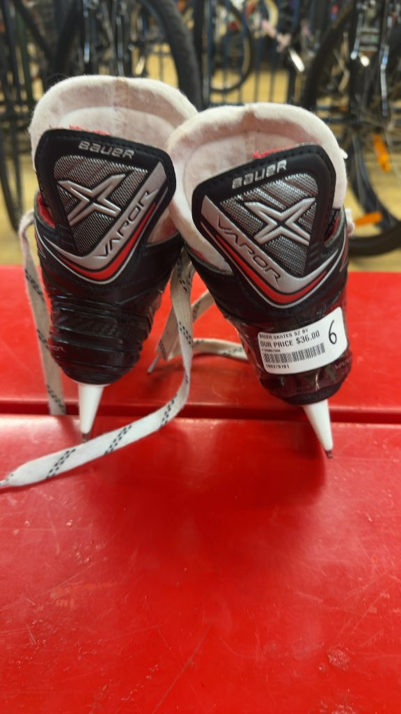 Bauer Vapor X300 Youth Hockey Skates - Size 6Y - Good Condition