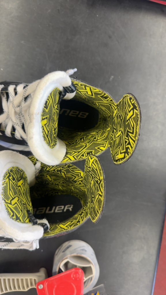 Bauer Vapor X3.5 Inline Hockey Skates very Good Condition Size 4.5