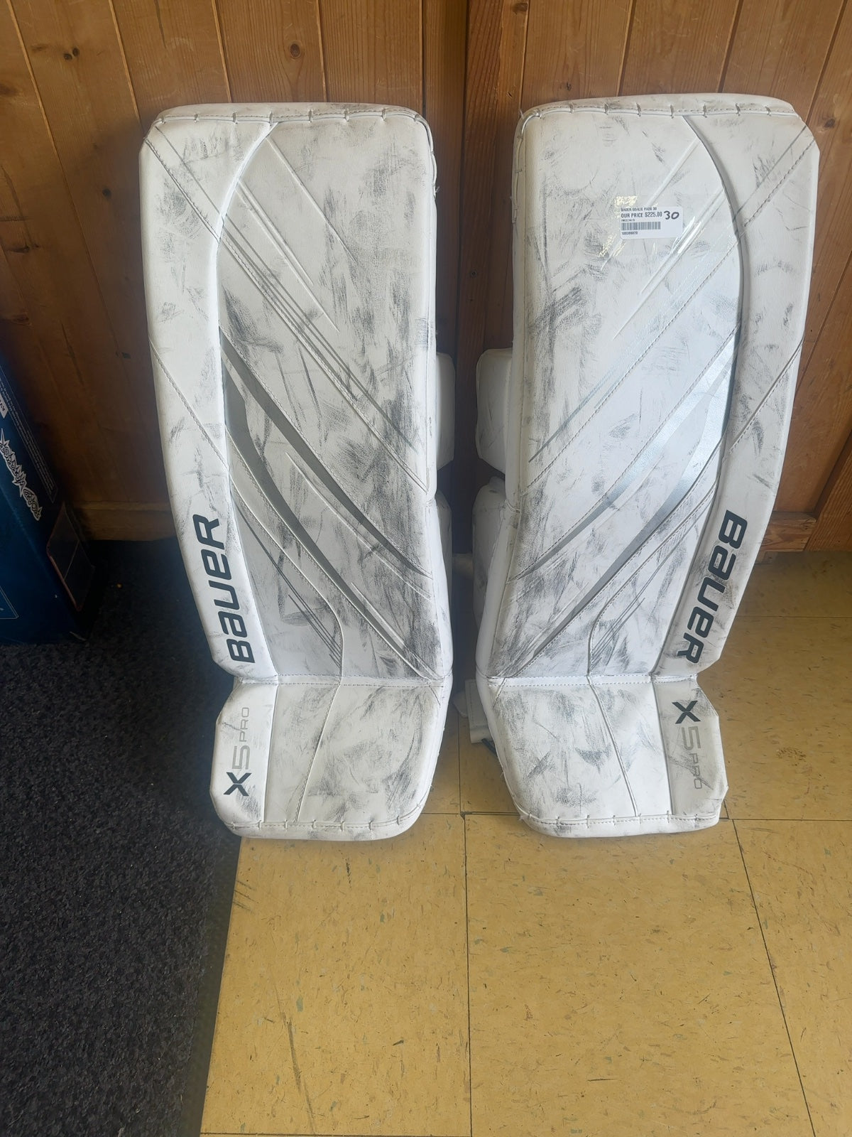 Bauer Vapor X5 Pro Intermediate Goalie Pads - 30+ Small
In very good condition
