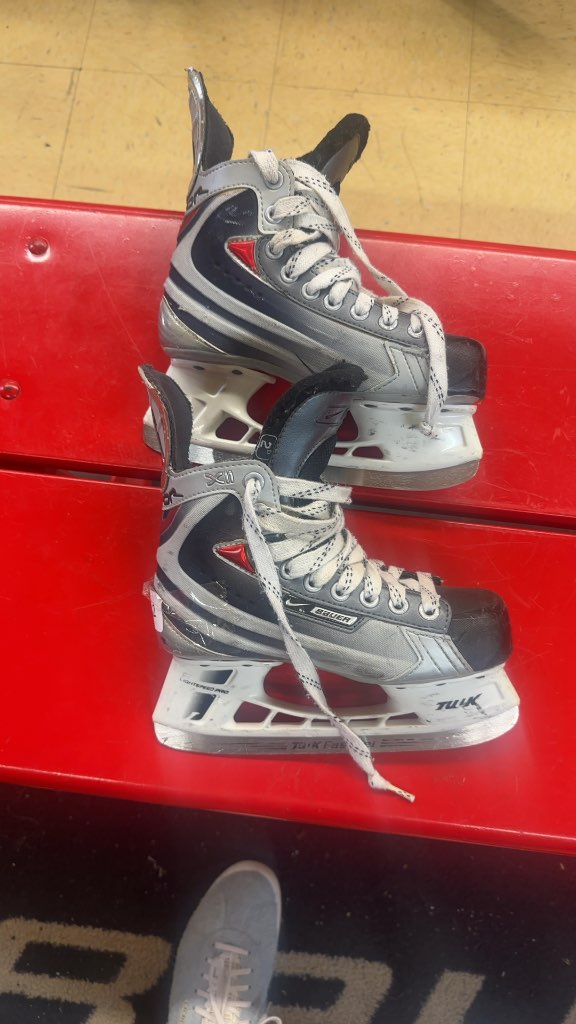 Bauer Vapor XII Hockey Skates Used Size 2