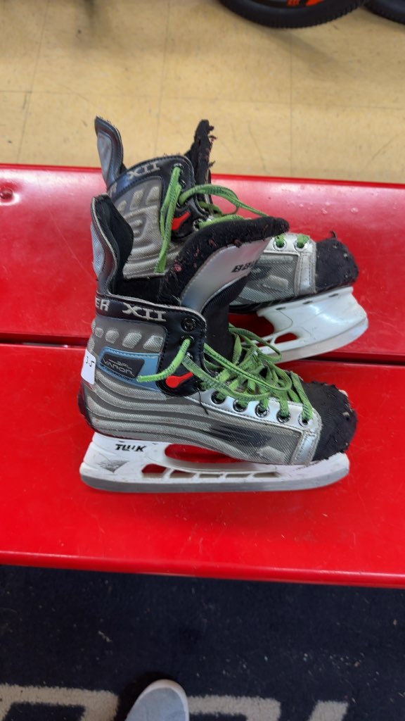 Bauer Vapor XII Hockey Skates Used Size 3.5