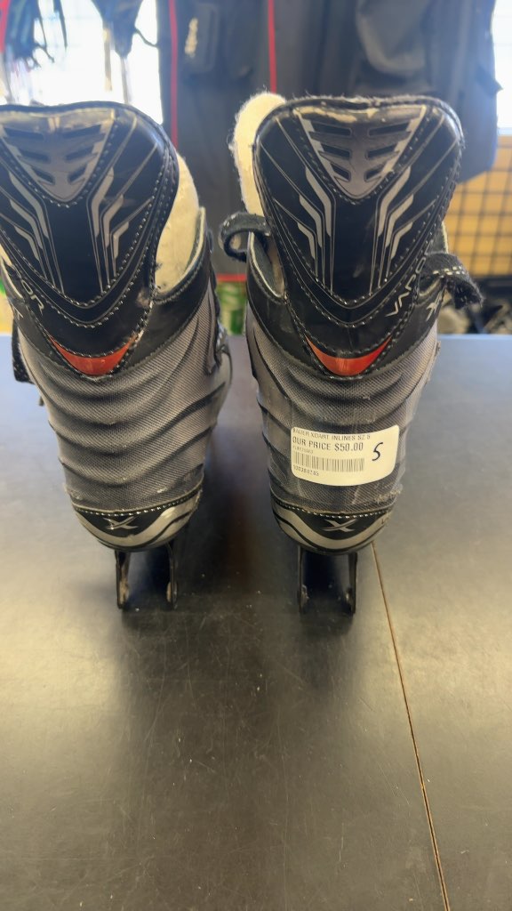 Bauer Vapor XR Dart Inline Skates - Size 5
Chassis-no wheels, bolts or bearings