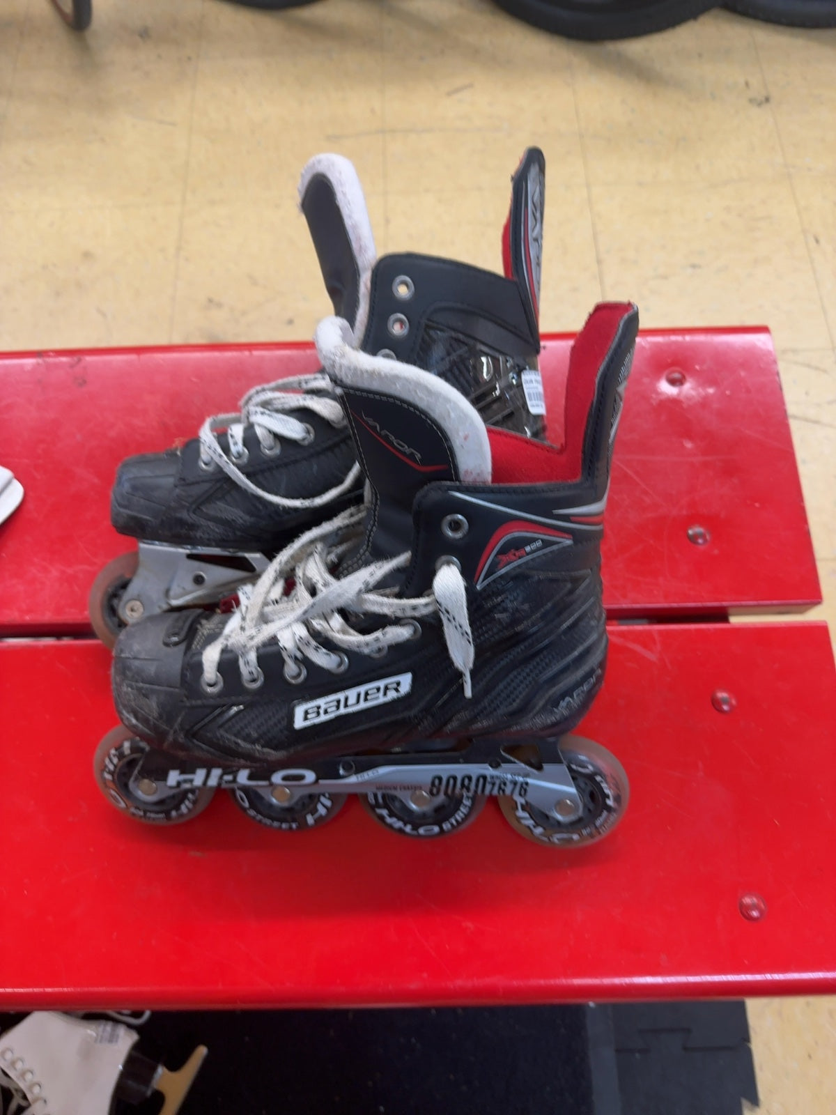 Bauer Vapor XR300 Roller Hockey Skates - Size 6