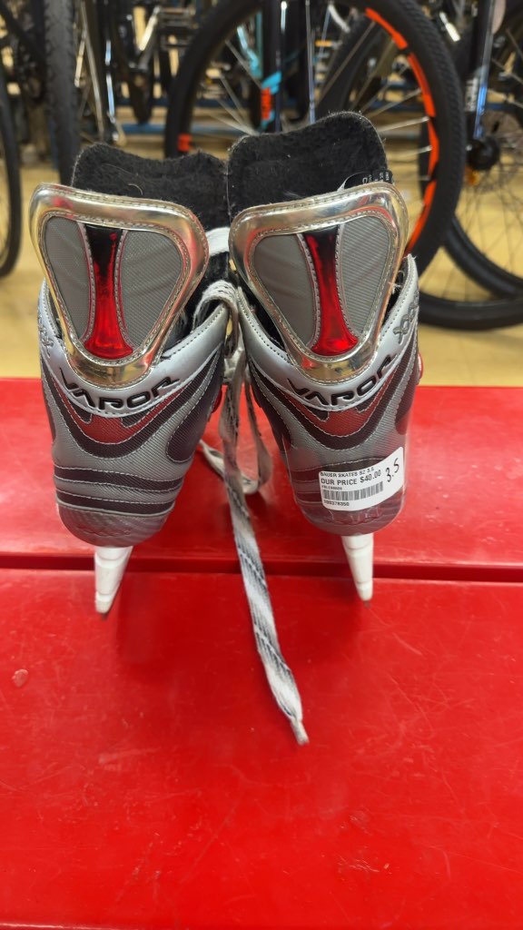Bauer Vapor XXXX Hockey Skates Size 3.5 - Used