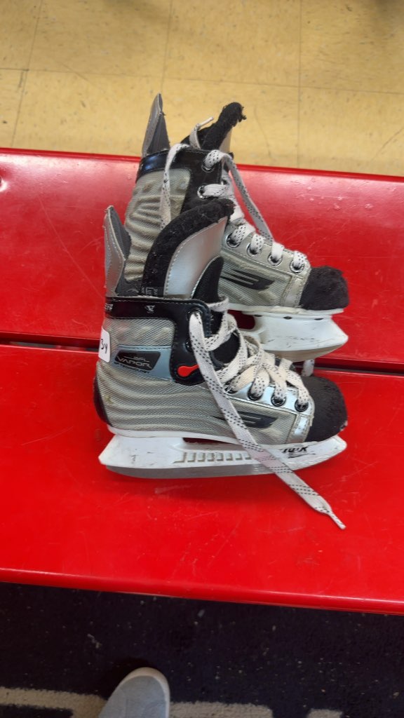 Bauer Vapor Youth Hockey Skates Used Size 13Y