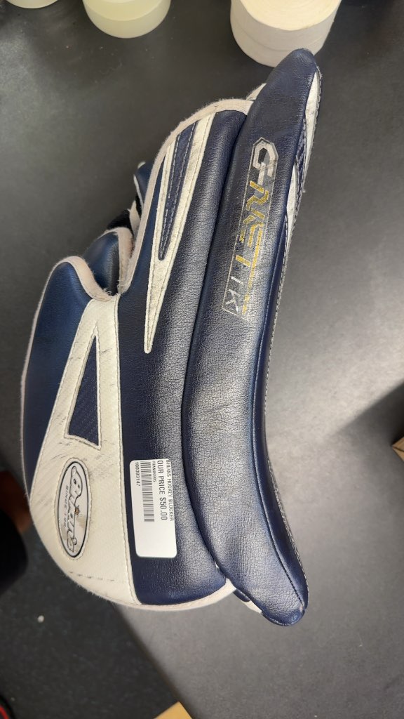 Brian's Hockey Goalie Blocker G-NETiK White/Navy Used-Intermediate