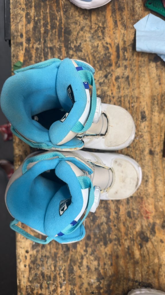 Burton Grom BOA Girls Snowboard Boots White/Blue Size 3