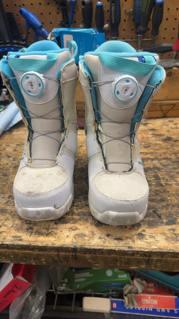 Burton Grom BOA Girls Snowboard Boots White/Blue Size 3