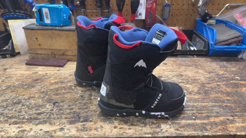 Burton Grom BOA Kids Snowboard Boots Black/Blue Good Condition Size 1K