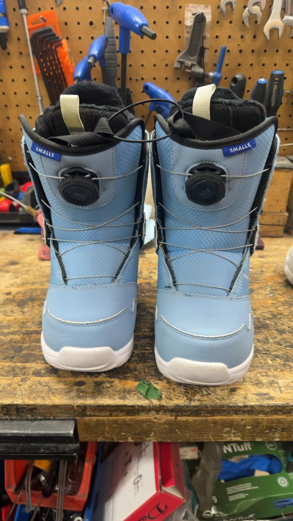 Burton Smalls BOA Snowboard Boots Junior Size 5 Light Blue