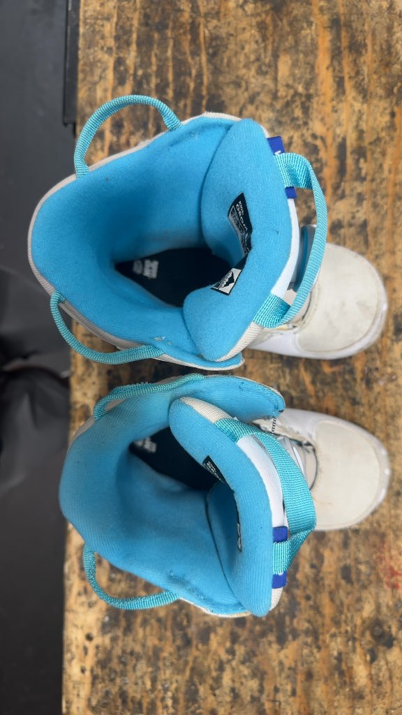 Burton Snowboard Boots Grom BOA Girls Good Condition Size 3