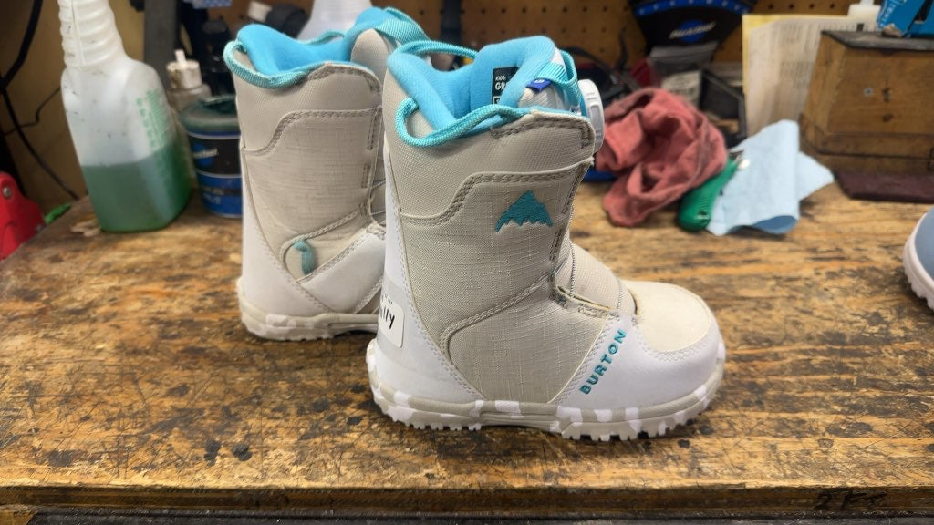 Burton Snowboard Boots Grom BOA Girls Used Size 11Y