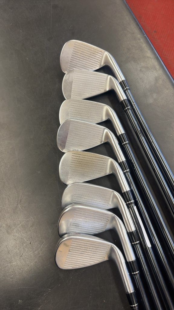 Callaway Apex DCB Iron Set Used 8-Piece Graphite Shafts