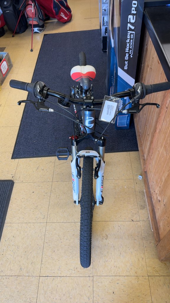 Cannondale Trail 24 Kids Mountain Bike-in very good shape.