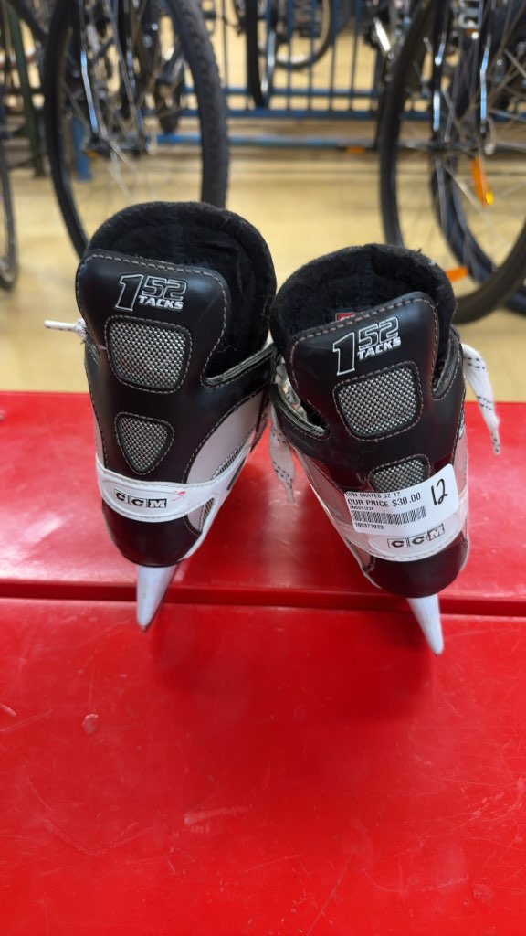 CCM 152 Tacks Hockey Skates Used Size 12