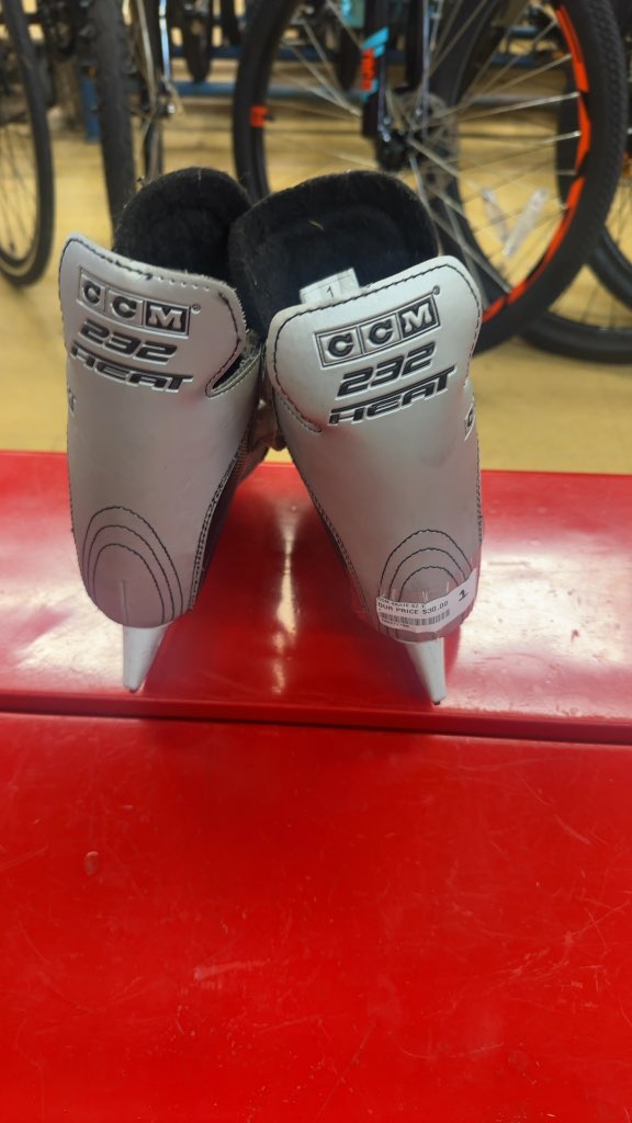 CCM 232 Heat Junior Hockey Skates Used Size 1