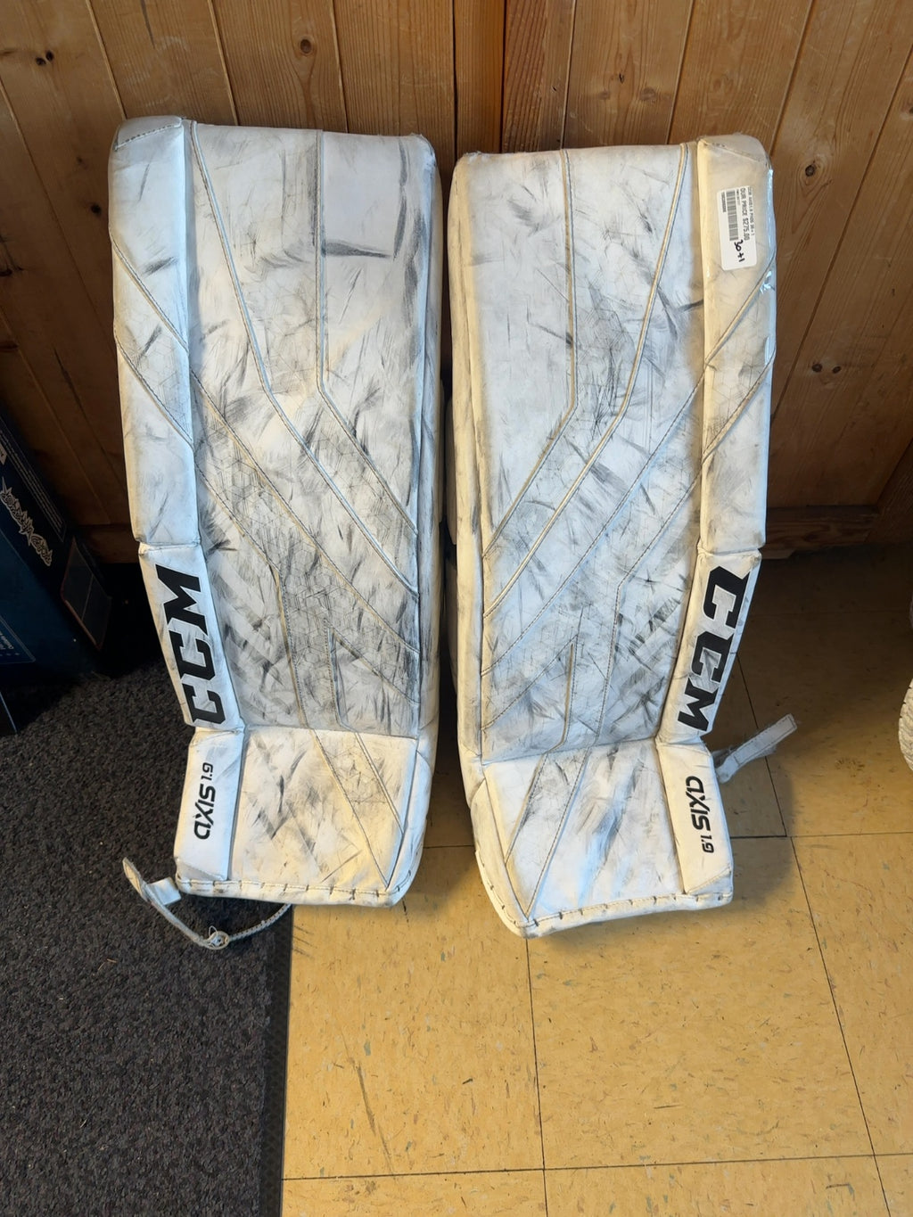 CCM Axis 1.9 Goalie Leg Pads - 30+1