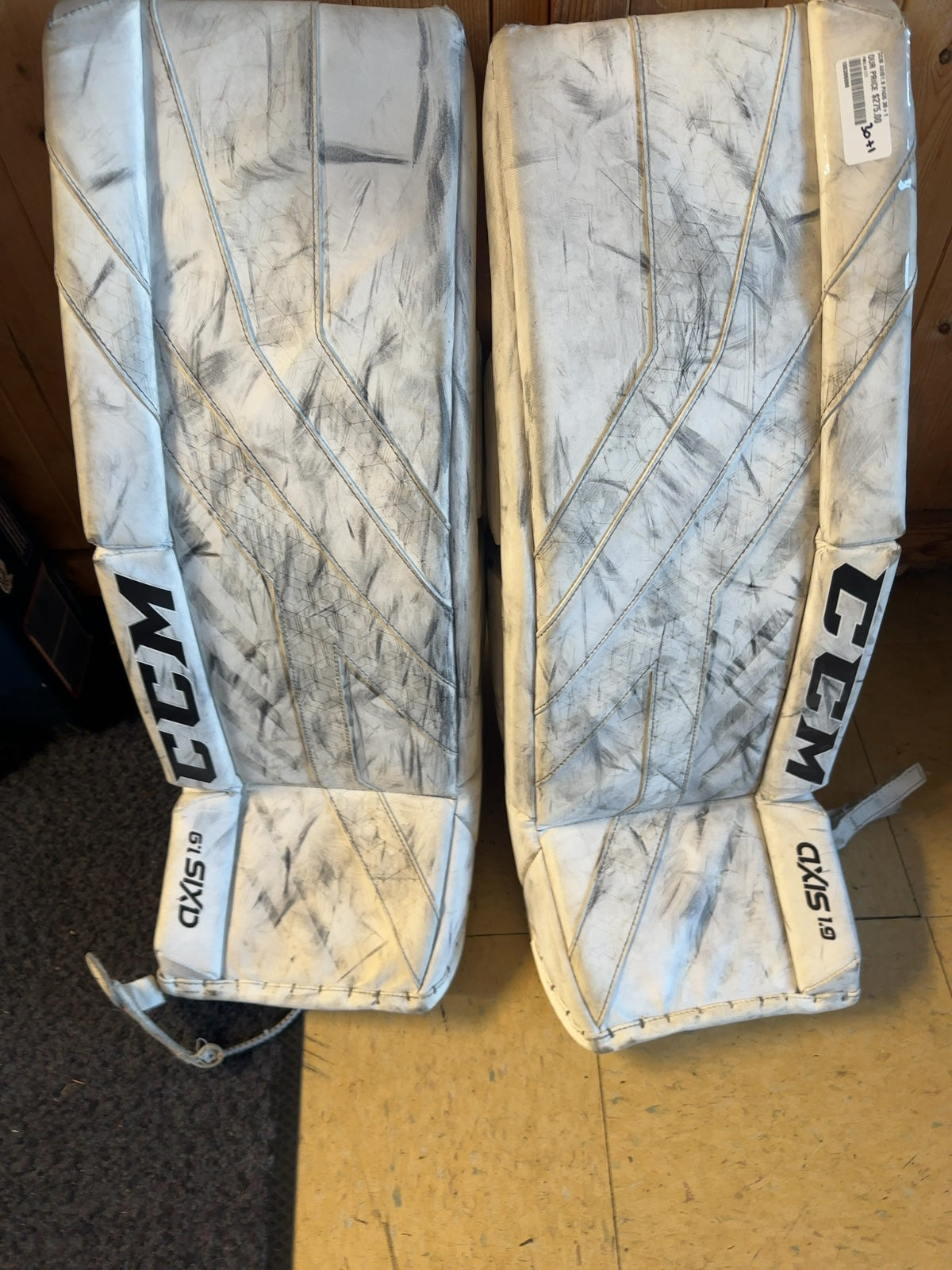 CCM Axis 1.9 Goalie Leg Pads - 30+1