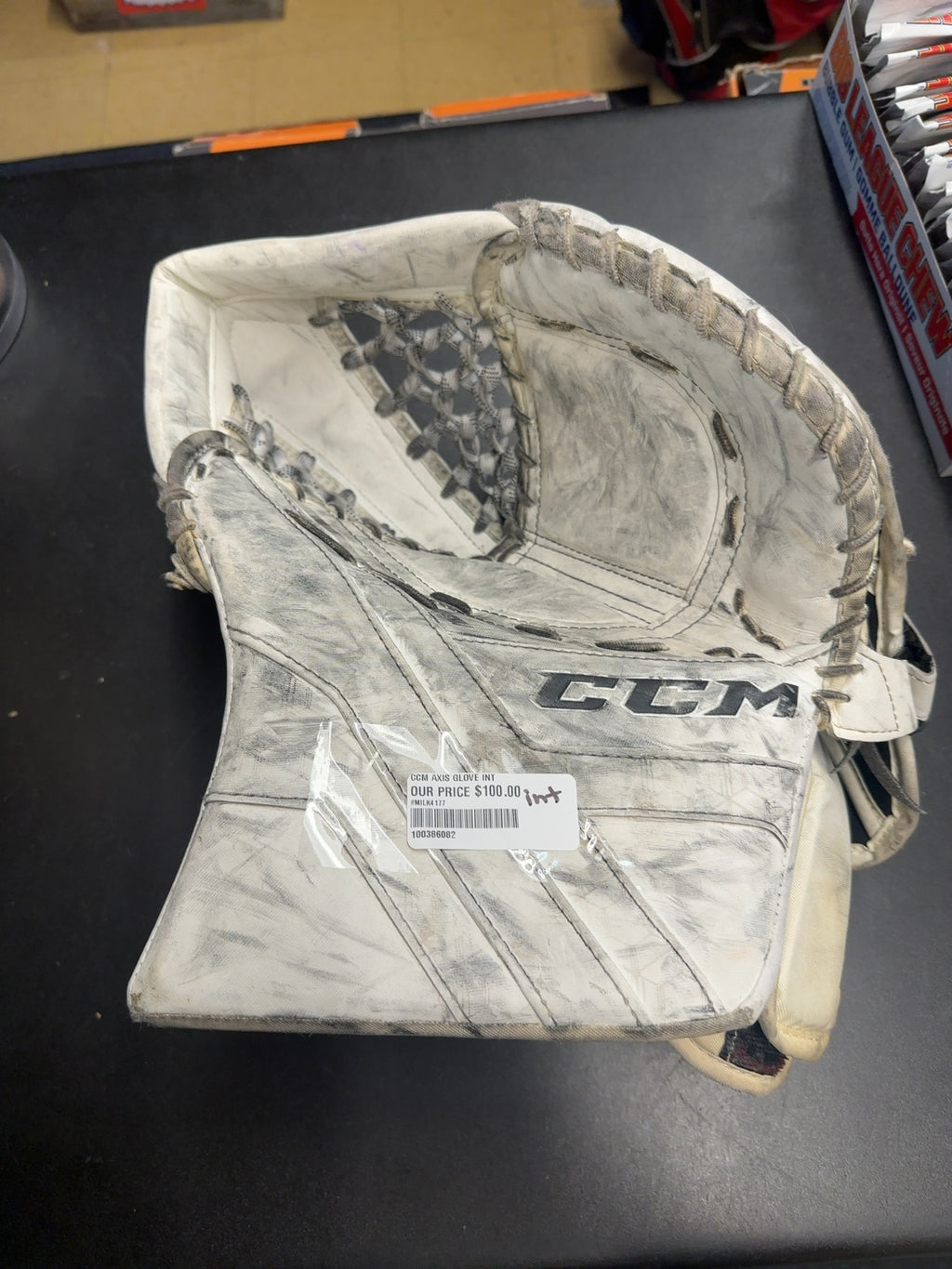 CCM Axis 1.9 Intermediate Goalie Catcher