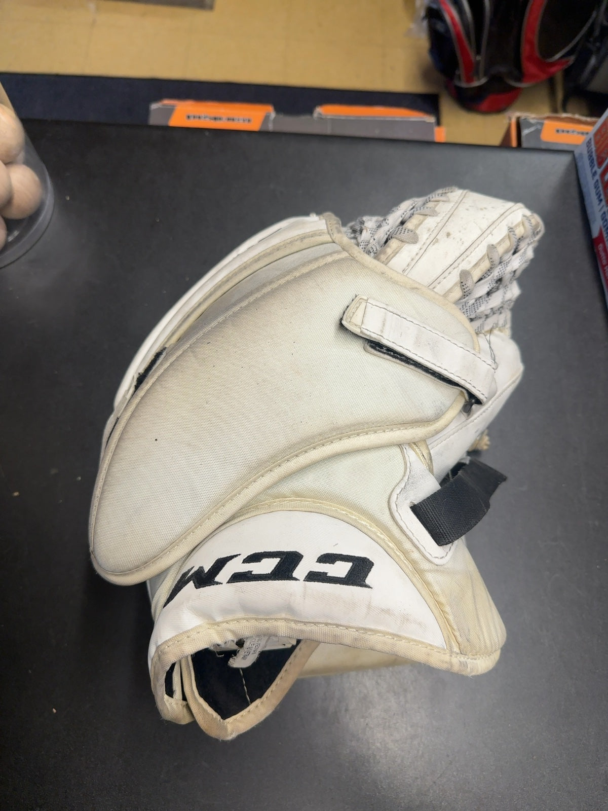 CCM Axis 1.9 Intermediate Goalie Catcher