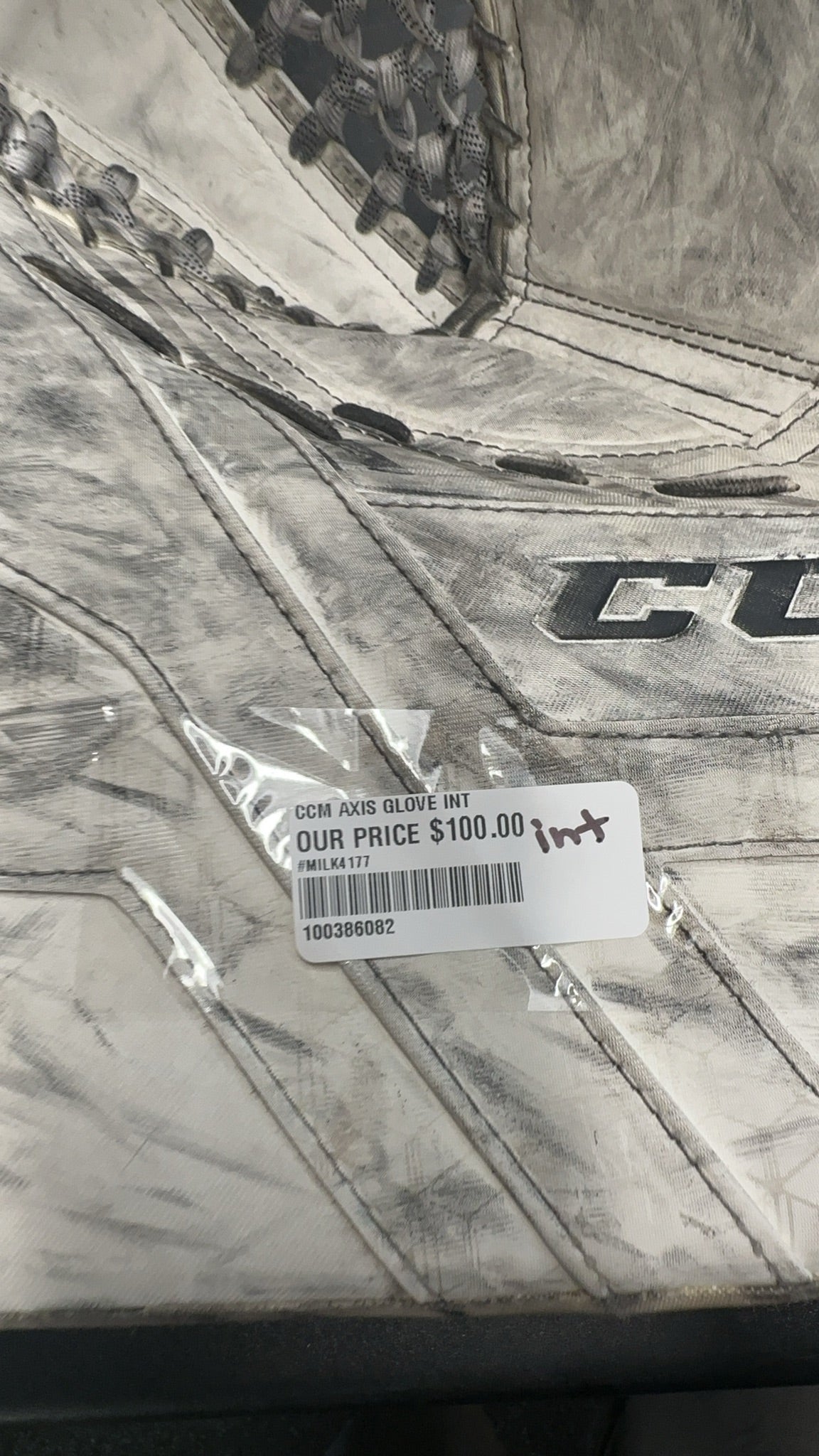 CCM Axis 1.9 Intermediate Goalie Catcher