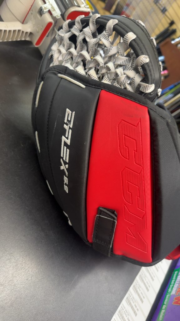 CCM EFlex 5.9 Goalie Catch Glove White/Red/Black Used