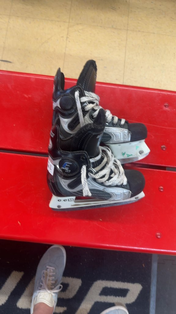 CCM Externo E02 Hockey Skates Used Size 2