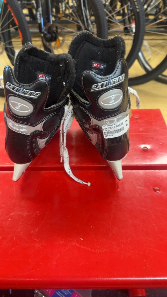 CCM Externo E02 Hockey Skates Used Size 2