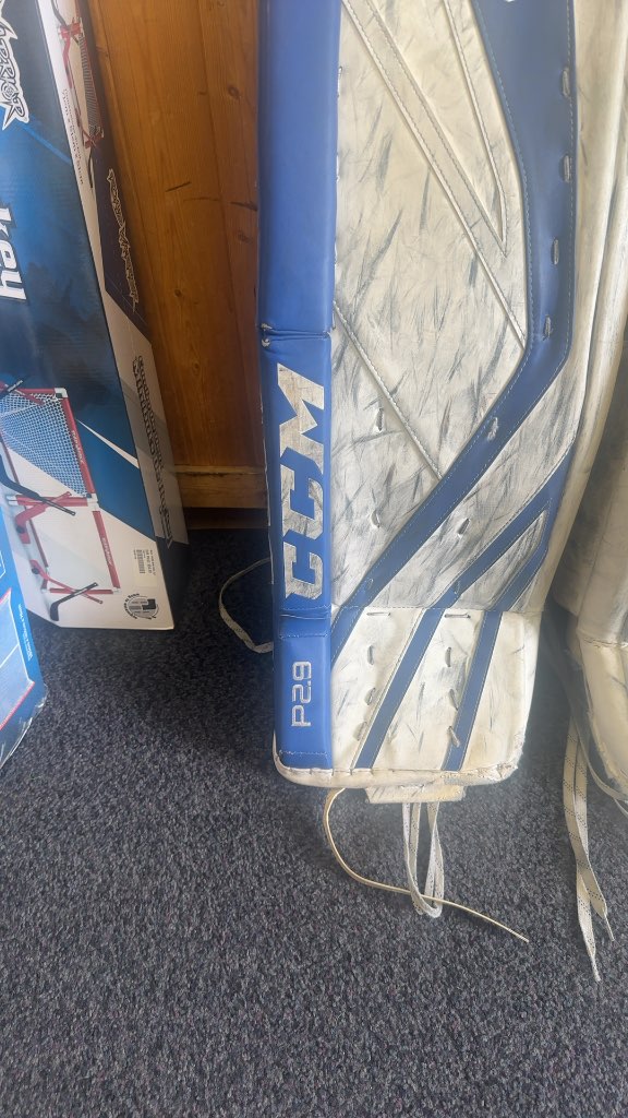 CCM Goalie Pads P2.9 White/Blue Used 32+1