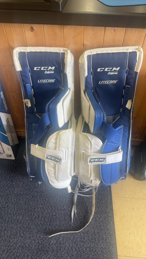 CCM Goalie Pads P2.9 White/Blue Used 32+1