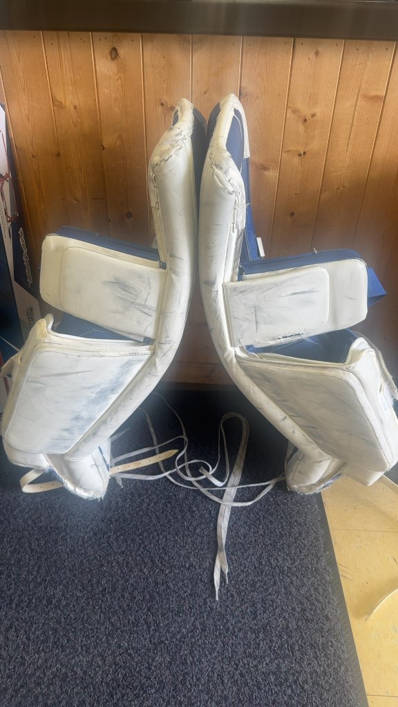CCM Goalie Pads P2.9 White/Blue Used 32+1