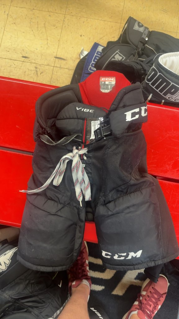CCM Hockey Pants Vibe Junior Small Used