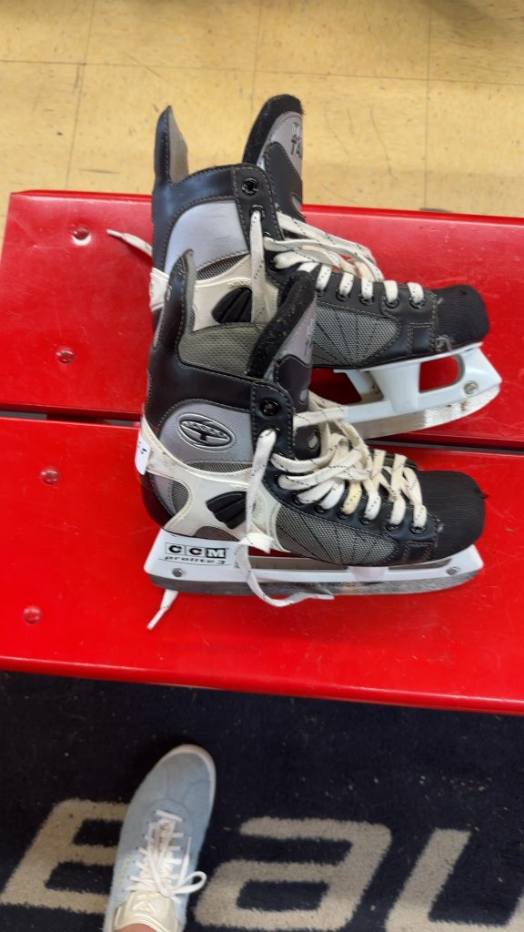 CCM Hockey Skates Classic Tacks Used Size 5.5