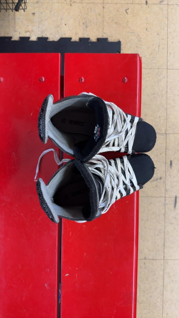 CCM Hockey Skates Classic Tacks Used Size 5.5