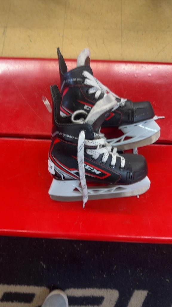 CCM Hockey Skates JetSpeed FT340 Used Size 12Y
