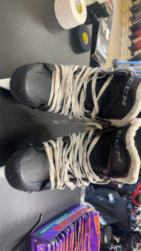 CCM Hockey Skates JetSpeed FT345 Used Size 8