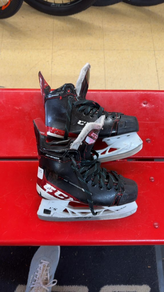 CCM Hockey Skates JetSpeed FT485 Used Size 3.5