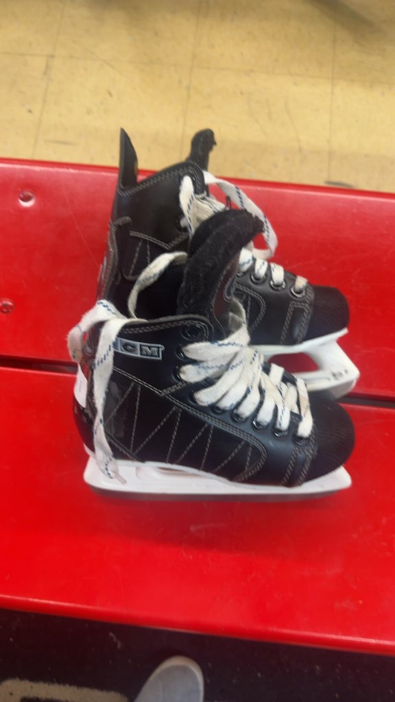 CCM Hockey Skates Powerline 400 Black Used Size 1