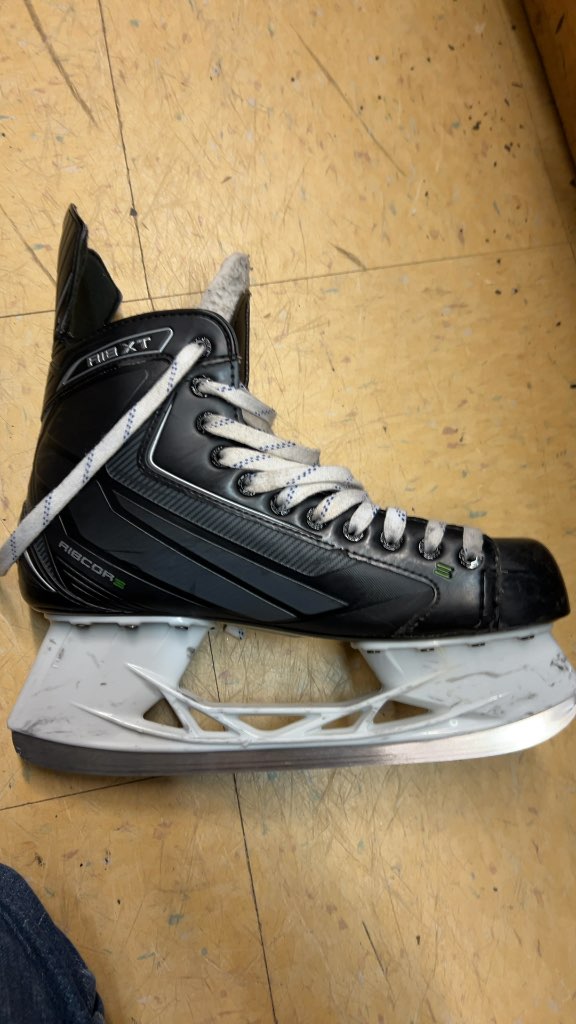 CCM Hockey Skates Ribcor XT Size 9