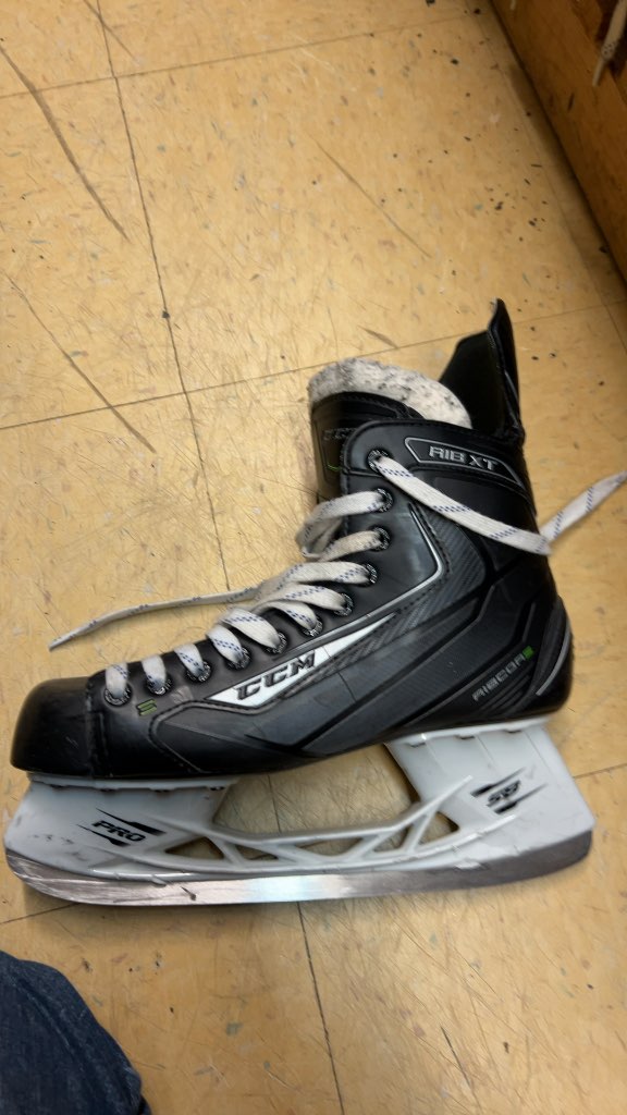 CCM Hockey Skates Ribcor XT Size 9