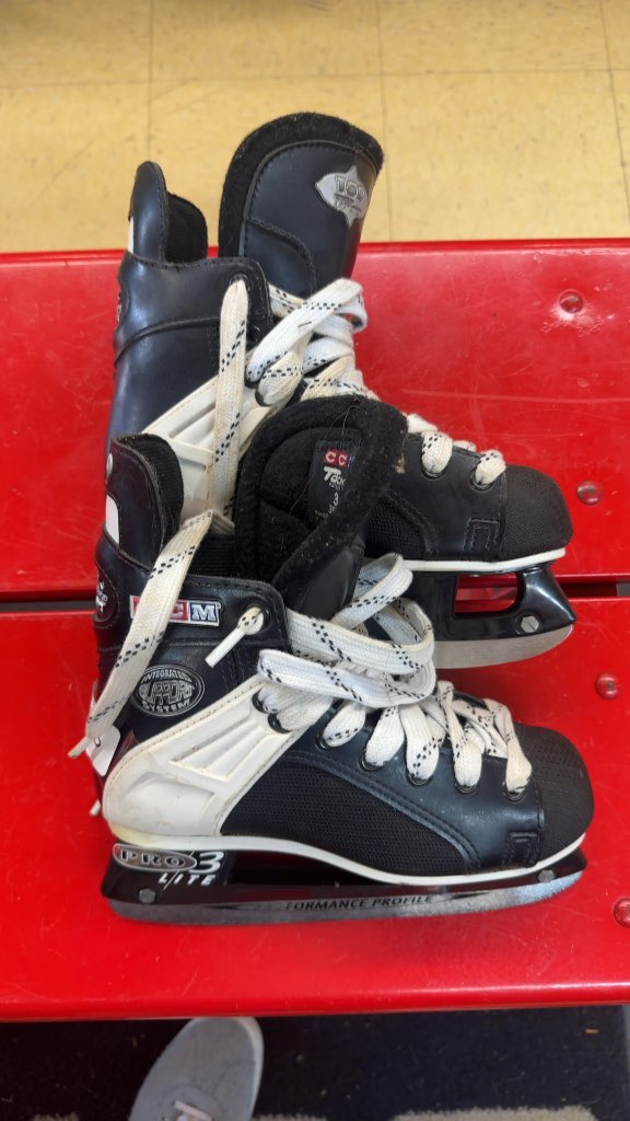 CCM Hockey Skates Tacks 159 Integrated Support System Used Size 3