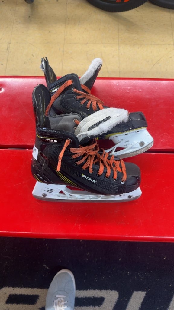 CCM Hockey Skates Tacks 4052 Used Size 4