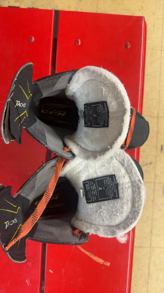 CCM Hockey Skates Tacks 4052 Used Size 4