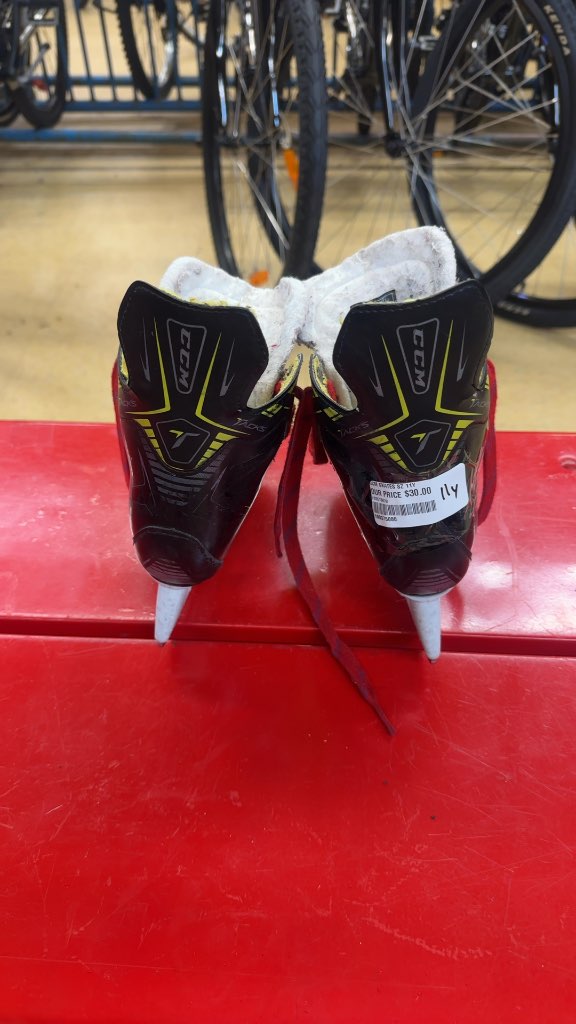 CCM Hockey Skates Tacks Youth Used Size 11Y-some wear on the inside of the boot